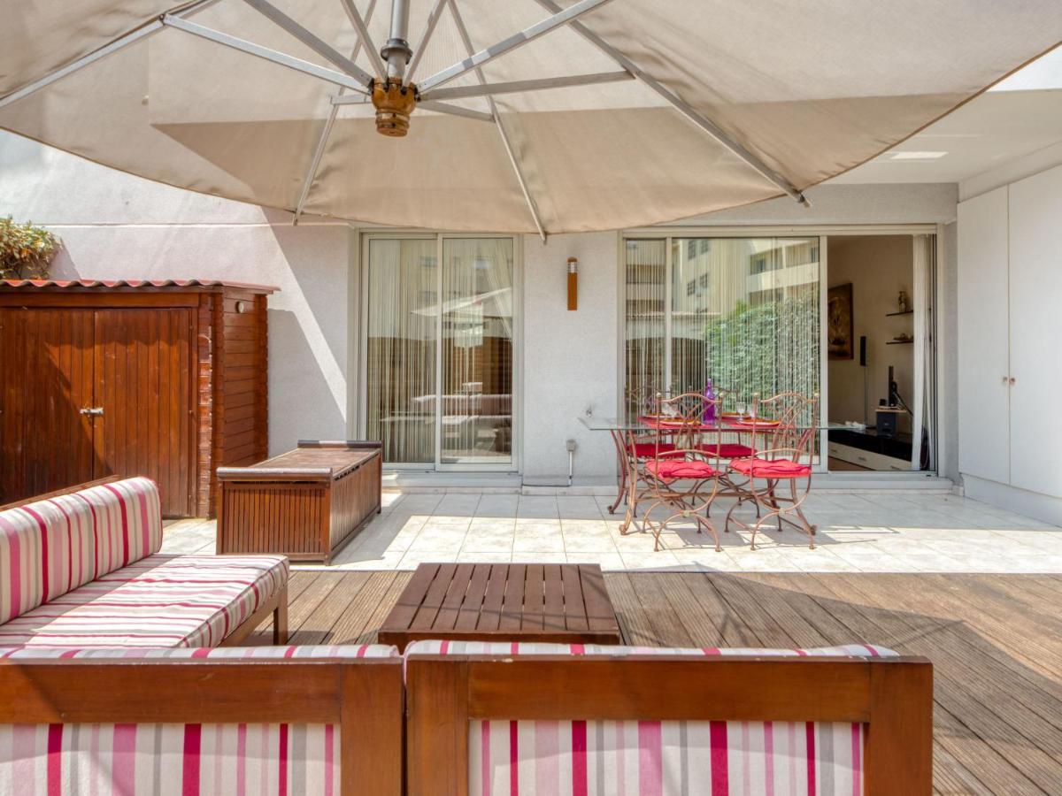 Apartamento Les Allees Du Cap-3 By Interhome